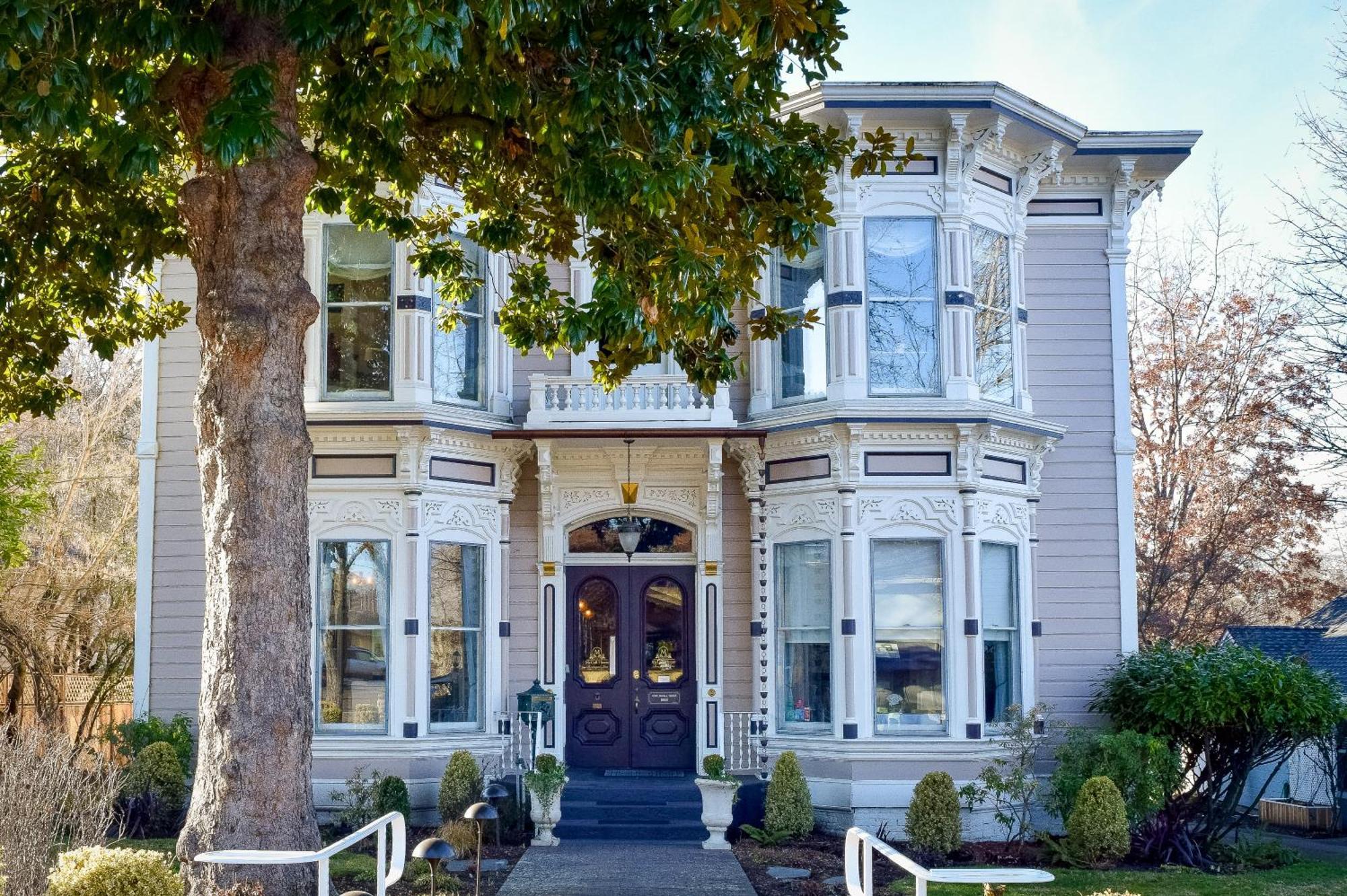 Mccall House Boutique Hotel Ашленд Экстерьер фото